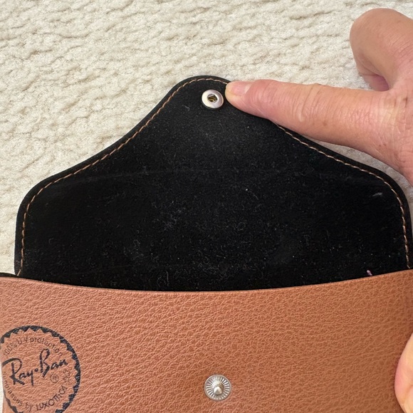Ray Ban NWOT leather sunglasses snap-button case (case only) - Picture 2 of 4